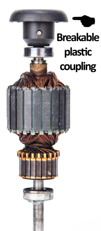 Ein typischer Mixer Motor mit einer Plastikbruchkupplung, welche die Kraftübertragung vom Motor begrenzt und die Lebensdauer der Behälter reduziert.